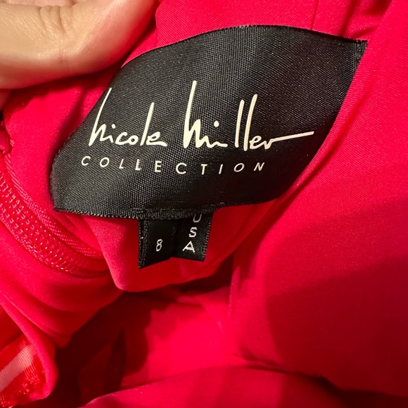 Nicole Miller Techy Crepe Pleated Sleeves Gown - Picture 4 of 5